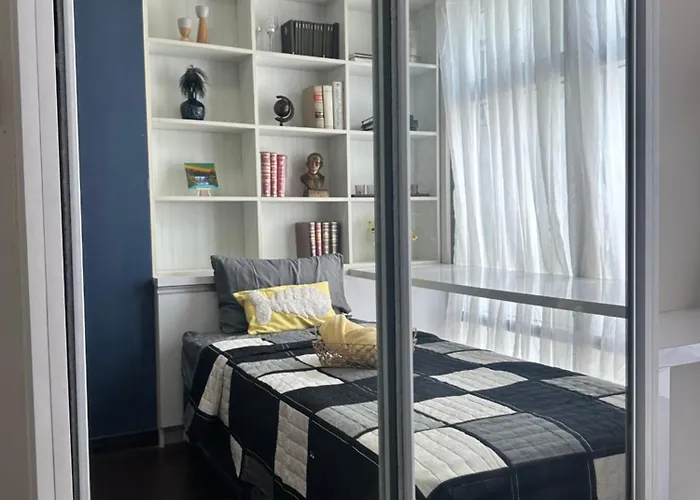 Homestay Single Bedroom With Private Toilet And Bath *