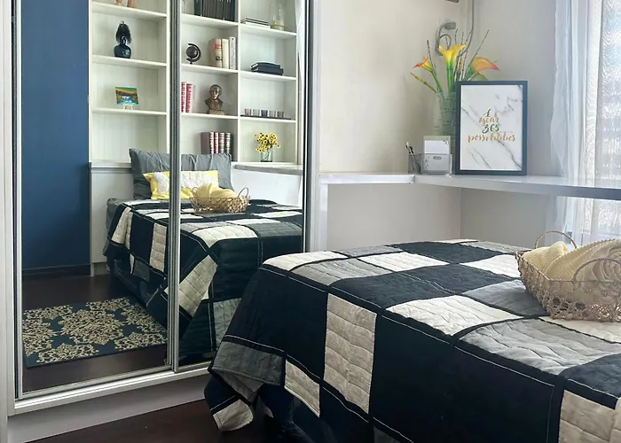 Single Bedroom With Private Toilet And Bath Homestay