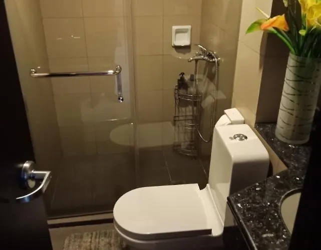 Single Bedroom With Private Toilet And Bath Homestay *